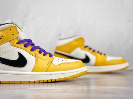 DT Batzh-  Air Jordan 1 Mid