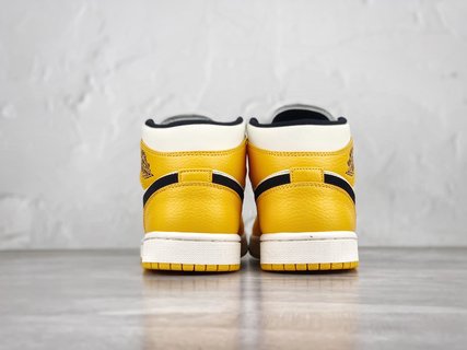 DT Batzh-  Air Jordan 1 Mid