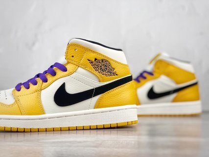 DT Batzh-  Air Jordan 1 Mid