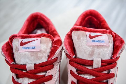 AY Batch-NK SB Dunk Low "Valentine's Day"