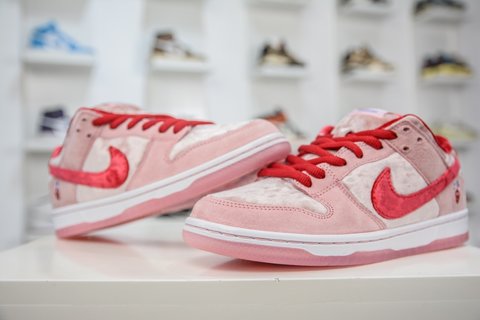 AY Batch-NK SB Dunk Low "Valentine's Day"