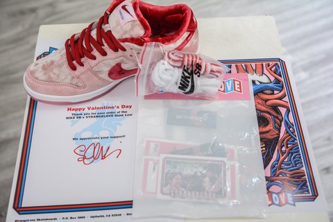 AY Batch-NK SB Dunk Low "Valentine's Day"