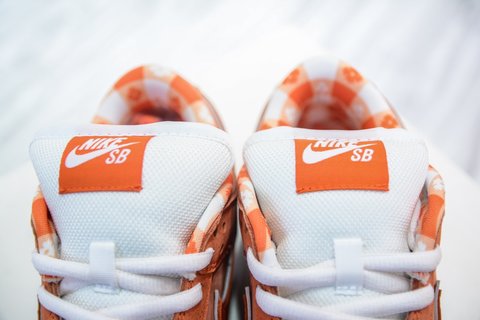 AY Batch-Concepts x NK SB Dunk Low Orange Lobster