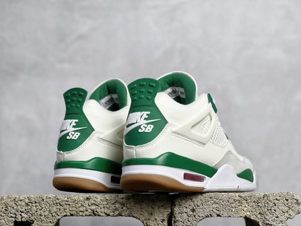 VT Batch-NK SB x Air Jordan 4  " Pine Green "