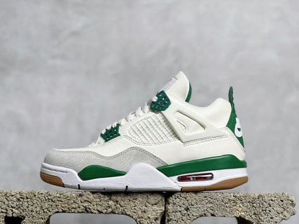 VT Batch-NK SB x Air Jordan 4  " Pine Green "