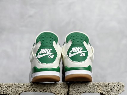 VT Batch-NK SB x Air Jordan 4  " Pine Green "